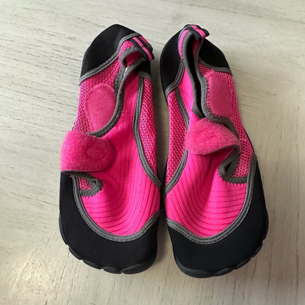 Women’s Brand new water shoes